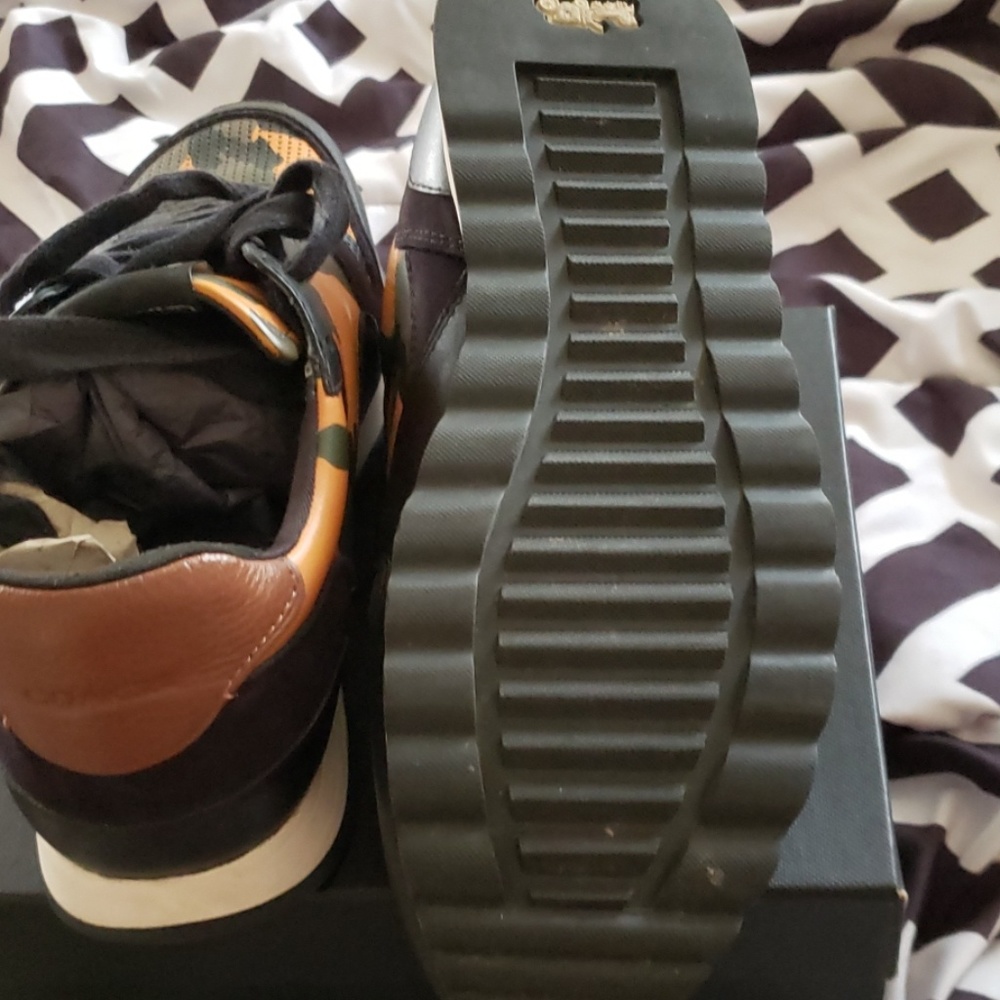 Shoes - Picture 4 of 4